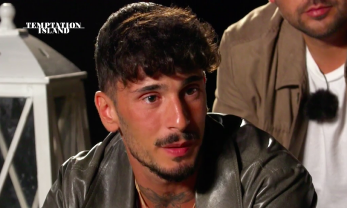 Temptation Island, dalle case popolari dell’hinterland a Canale 5