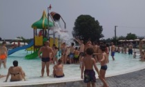 Tragedia sfiorata nel Milanese: bambino di 4 anni a testa in giù nella piscina, salvato in extremis
