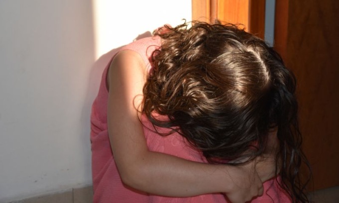 Cercava incessantemente minori con cui avere incontri sessuali e offriva denaro ai genitori in cambio dei figli: arrestato
