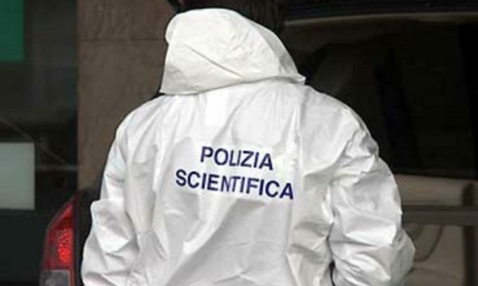 Uccide la madre e poi si toglie la vita gettandosi dalla finestra