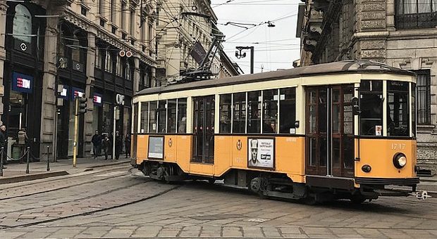 Brutto scontro tra due tram a Milano, dieci feriti tra i 13 e i 51 anni