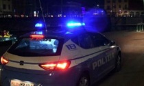 Tensioni in città tra i tifosi del Milan e del Psg: accoltellato un uomo e vari feriti