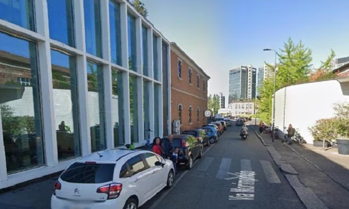 Bruciore ad occhi e gola: evacuati 50 lavoratori dagli uffici di Yoox in via Morimondo