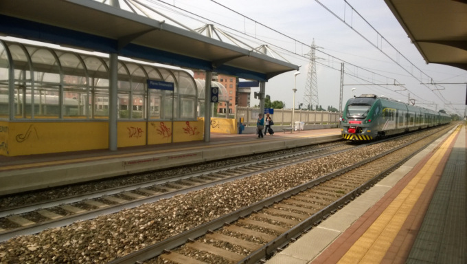 Investito da un treno nel Milanese, 40enne muore sui binari