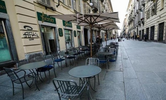 Movida a Milano, Sala: “Faremo ordinanza sulla chiusura dei dehor a mezzanotte”