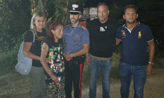 Si perde durante una passeggiata nel giorno del suo compleanno: 83enne ritrovata dopo ore di ricerche