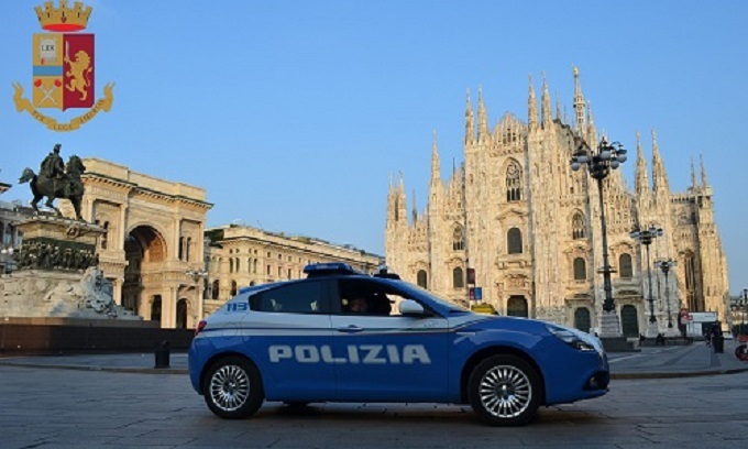 Spacciava cocaina dalla guardiola di un palazzo in piazza Duomo: arrestato il custode
