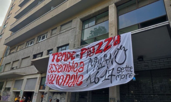 Ex Splendor occupato per protestare contro il caro affitti: in queste ore lo sgombero