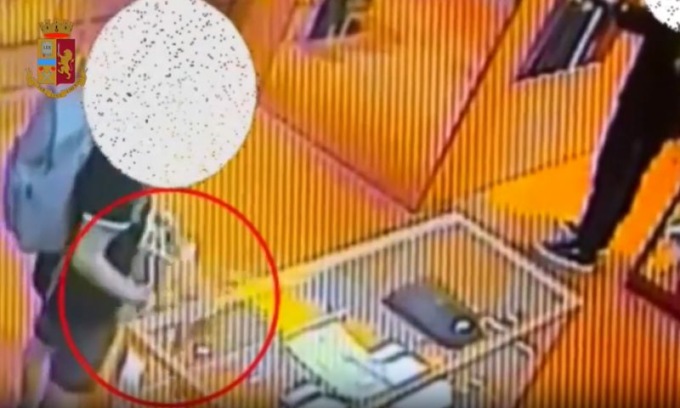 Rubano cappellini e abiti firmati per centinaia di euro: arrestati