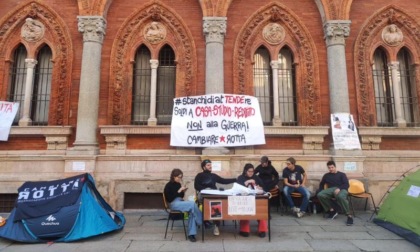 Caro affitti, gli studenti tornano in tenda: nuovo presidio alla Statale
