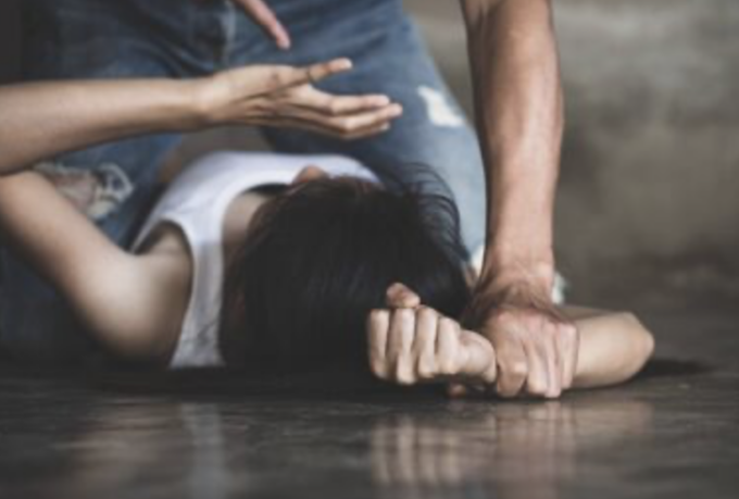 Shock a Milano: 37enne picchia, violenta e costringe la compagna a prostituirsi