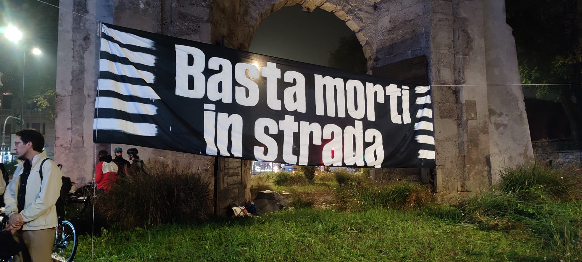 MOBILITÀ, PRESIDIO CICLISTI: "BASTA MORTI IN STRADA" (FOTO 1)