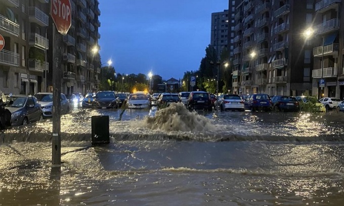 Nubifragio a Milano: nella notte esonda il Seveso, allagamenti e alberi caduti
