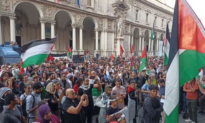 In piazza Mercanti il presidio pro Palestina all’urlo di “Gaza vincerà”