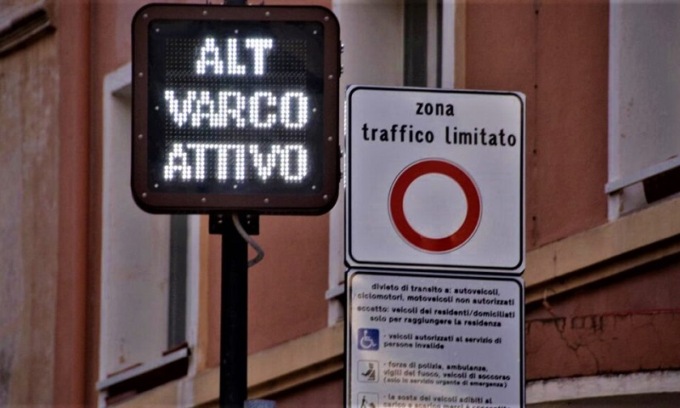 Ztl via Ascanio, le opposizioni appoggiano il presidio per la rimozione