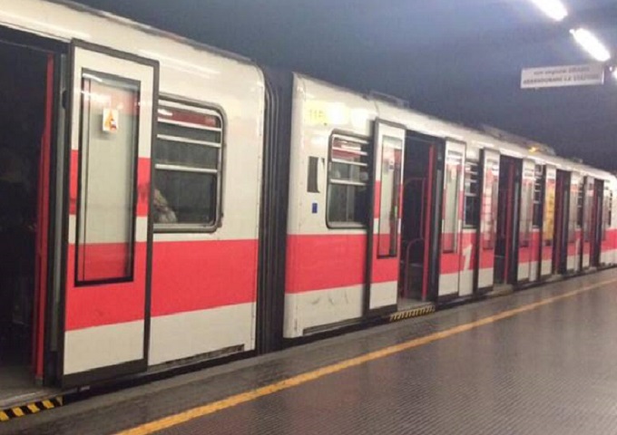 Linea M1 chiusa tra Cairoli e Pasteur per un un tratto di galleria danneggiato: i treni sostituiti da bus