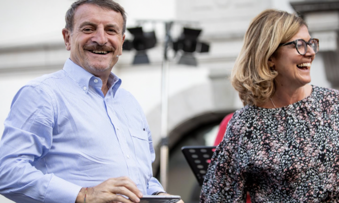 Giacomo Poretti e Daniela Cristofori a teatro con “Condominio Mon Amour”
