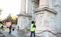 Nuovo blitz di "Ultima Generazione" a Milano: imbrattato con la vernice l’Arco della Pace