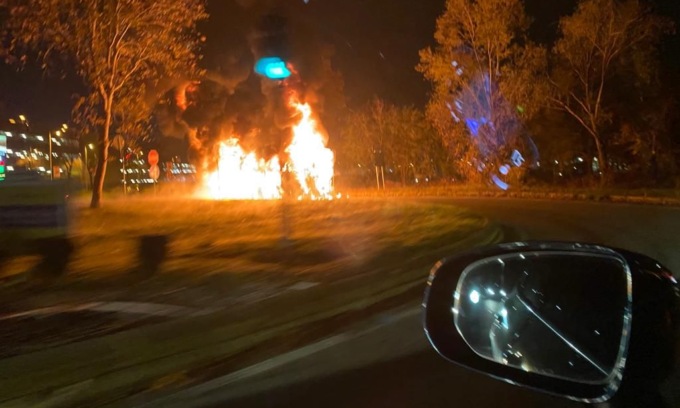 Sulla Rivoltana all’alba va a fuoco un autobus di linea