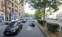 Attraversa la strada a Milano e viene travolto da una moto, 39enne in gravi condizioni