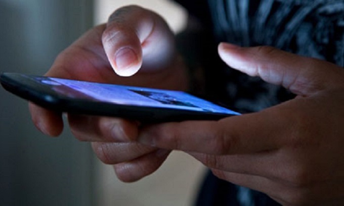 24enne si finge 14enne e adesca minorenni online: arrestato