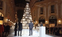 Gucci accende il suo albero di Natale in Galleria a Milano, ma sui social è polemica