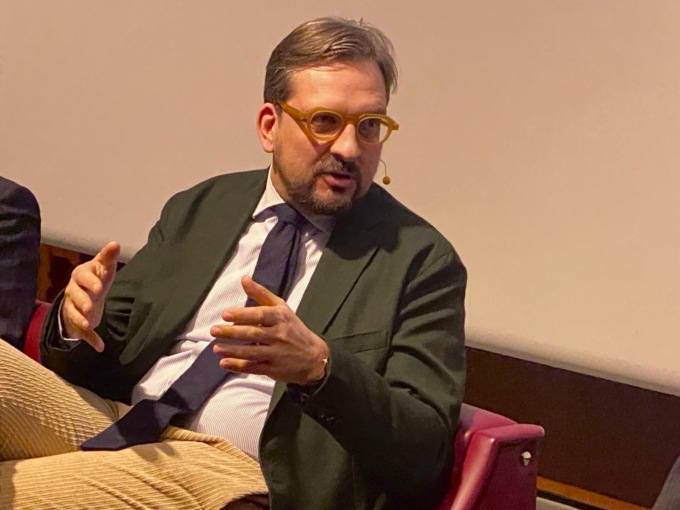 Guidesi: “le banche devono tornare a fare le banche”