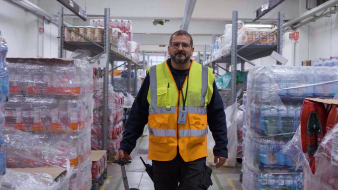 Matteo Anania del centro logistico di Milano vince il premio Amazon Stars