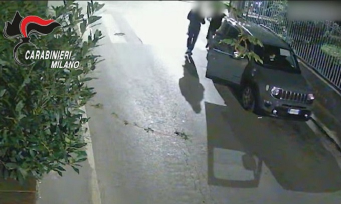 Rubavano auto “su commissione” nel milanese e le trasferivano in Puglia: 10 arresti