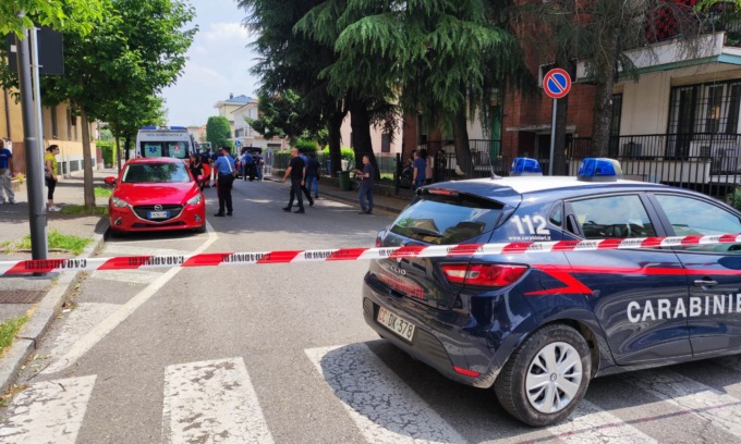Fa a pezzi il corpo dell’anziana madre: la figlia condannata a 26 anni di carcere