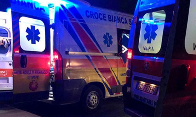 Auto fuori strada in tangenziale ovest: 3 feriti e traffico paralizzato