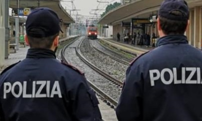 Destinatario di un mandato di cattura, viene arrestato su un treno regionale