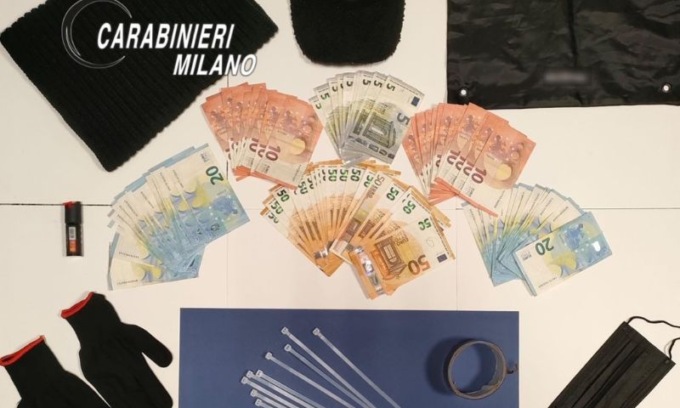 Furto con sequestro in una sala slot: due arresti