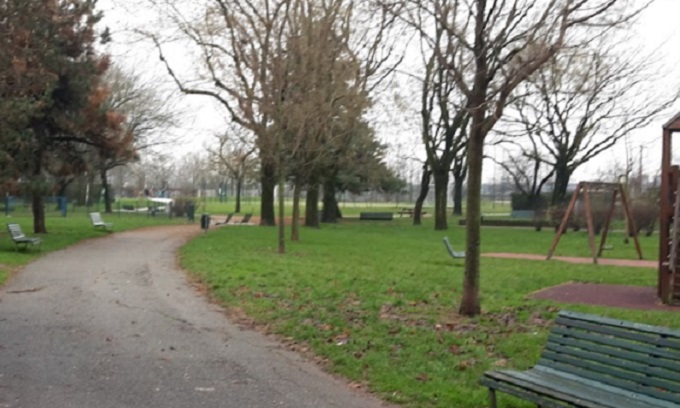 Spacciano al parco di Ponte Lambro ma arriva la polizia: un 50enne arrestato e un 16enne denunciato