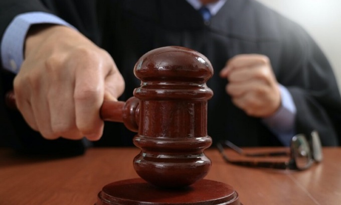 Obbligò due allieve minorenni ad avere rapporti sessuali: condannato a dieci anni l’istruttore del maneggio