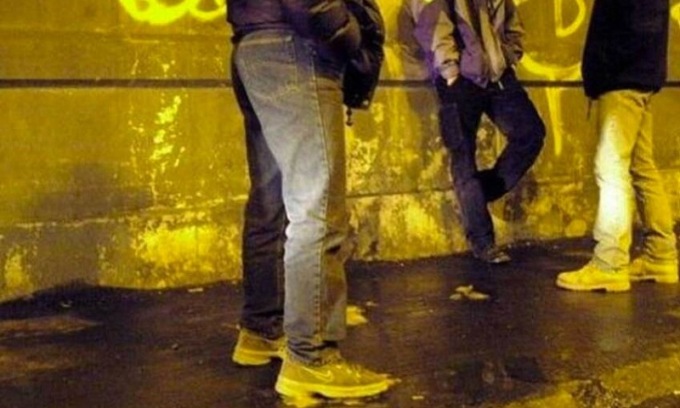 Baby gang rapinava coetanei in zona Navigli: quattro minorenni finiscono in comunità