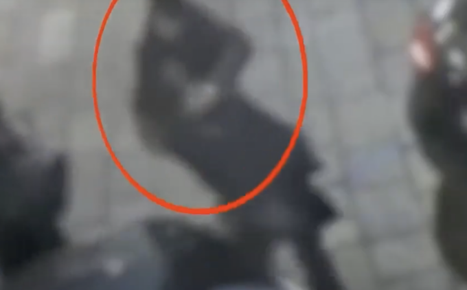 Strappano la collana ad una regista e la fanno cadere, rapinatori arrestati a Milano