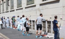 Volontari del "ghe pensi mi" in azione per ripulire e fare bella Milano