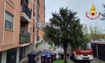 San Giuliano Milanese, incendio in un appartamento al terzo piano