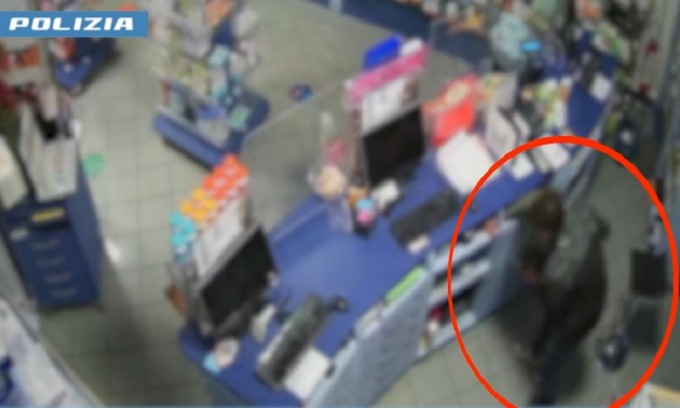 19enne arrestato per dieci spaccate nelle farmacie di Milano in 10 giorni