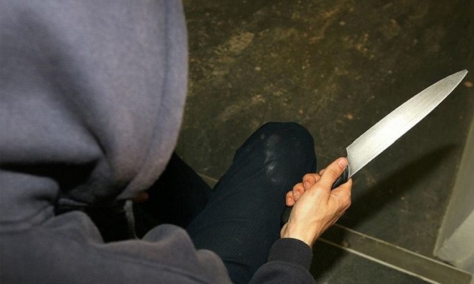 Avevano accoltellato undici volte un 21enne in corso Como: due 19enni arrestati per tentato omicidio
