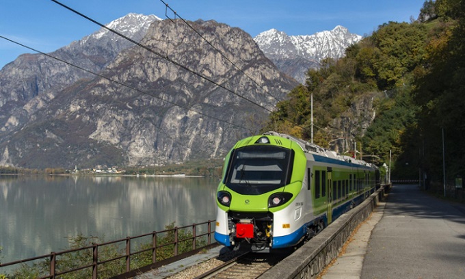 Dal weekend di Pasqua le nuove corse per l’estate verso il mare e i laghi coi treni di Trenord