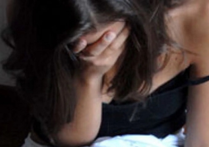 Violentò una 18enne conosciuta in discoteca e poi l’abbandonò su una panchina in stato confusionale: arrestato