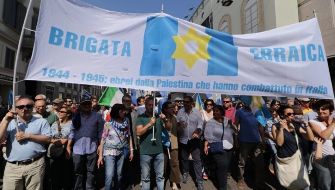 La polemica della comunità ebraica a Milano, parteciperà al corteo del 25 aprile ma senza gonfalone