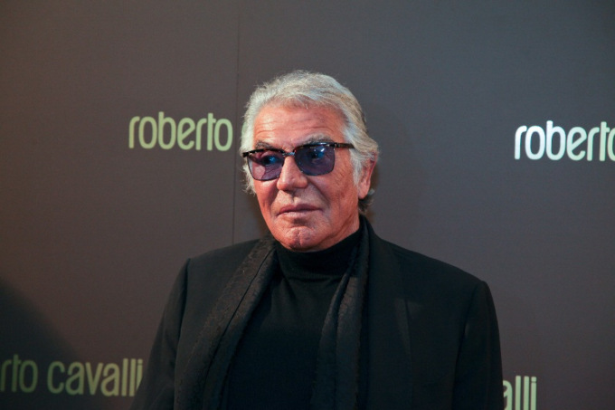 Muore a 83 anni lo stilista Roberto Cavalli, il presidente Fontana: “Ha fatto di Milano un punto di riferimento”