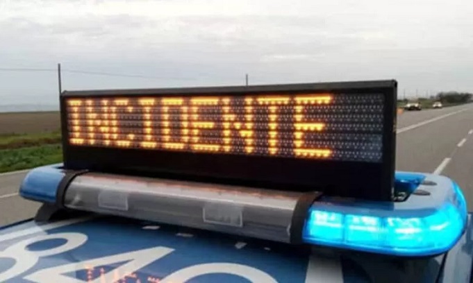 7 km di coda sulla Tangenziale Est per un incidente: una moto si è scontrata con un’auto, grave un 29enne