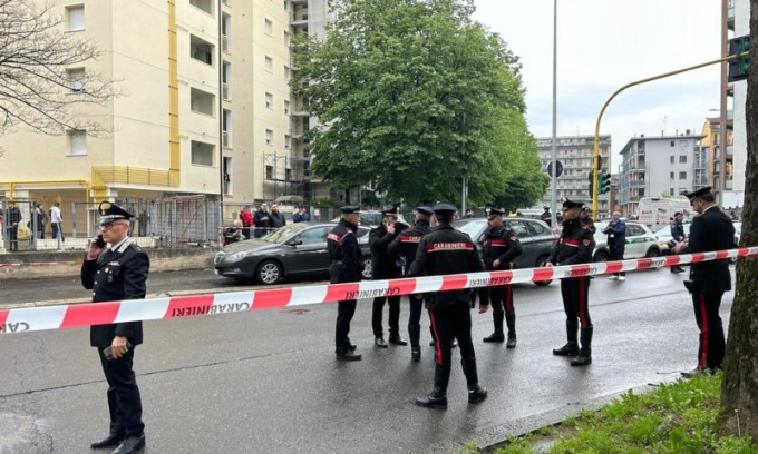 40enne ferito a colpi di pistola in viale Marche