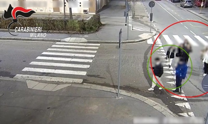 Feriscono e cercano di strangolare un uomo: in manette due ragazze minorenni