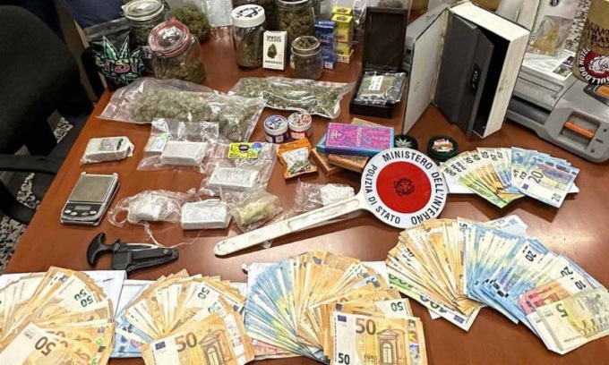 Usava casa della nonna come centro di spaccio: 37enne in manette