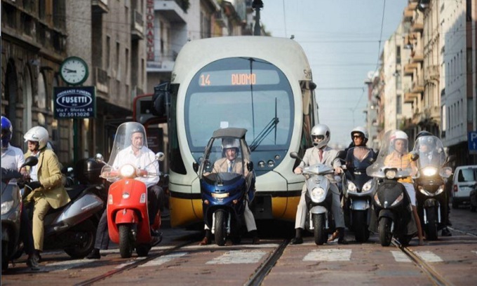 Mobilità, rinviati di un anno i divieti di accesso in Area B e C per moto e auto diesel
